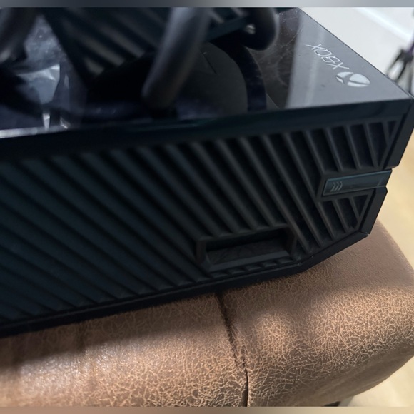 Xbox One 1 TB Console w/ controller, 2 HDMIs, Power Chord - Picture 4 of 6